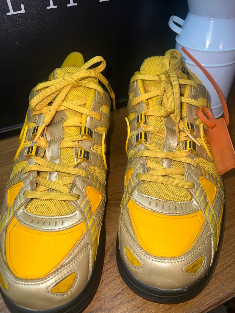 Nike Off White X Air Rubber Dunk in University Gold